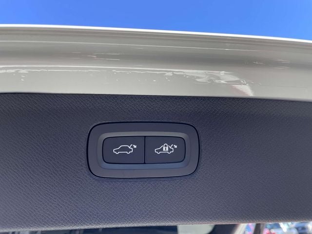 2025 Volvo XC90 B6 Plus 7-Seater